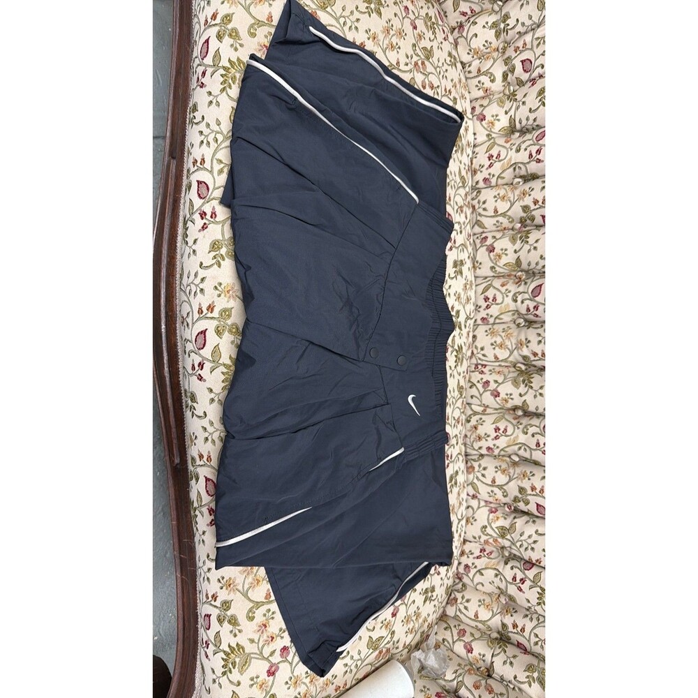 Nike Women's Sportswear Woven Pants with Contrast Piping